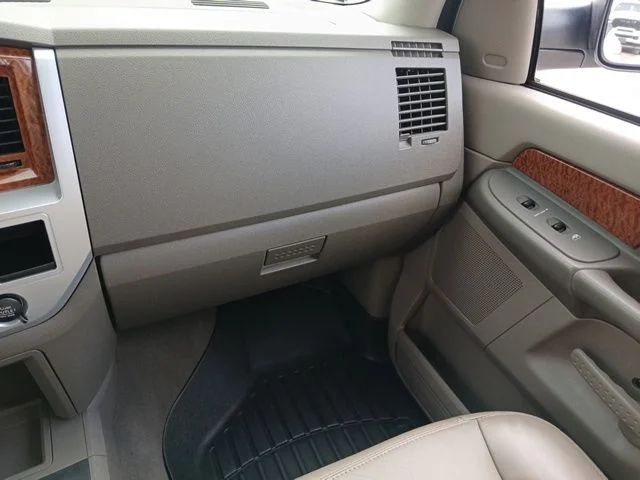 Used 2007 White Dodge Laramie image 44