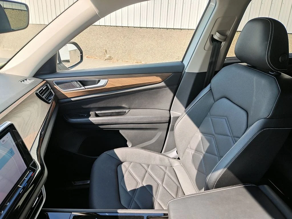 2025 Volkswagen Atlas SE w/Tech - Photo 23