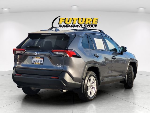 Used 2021 Gray Toyota XLE image 4