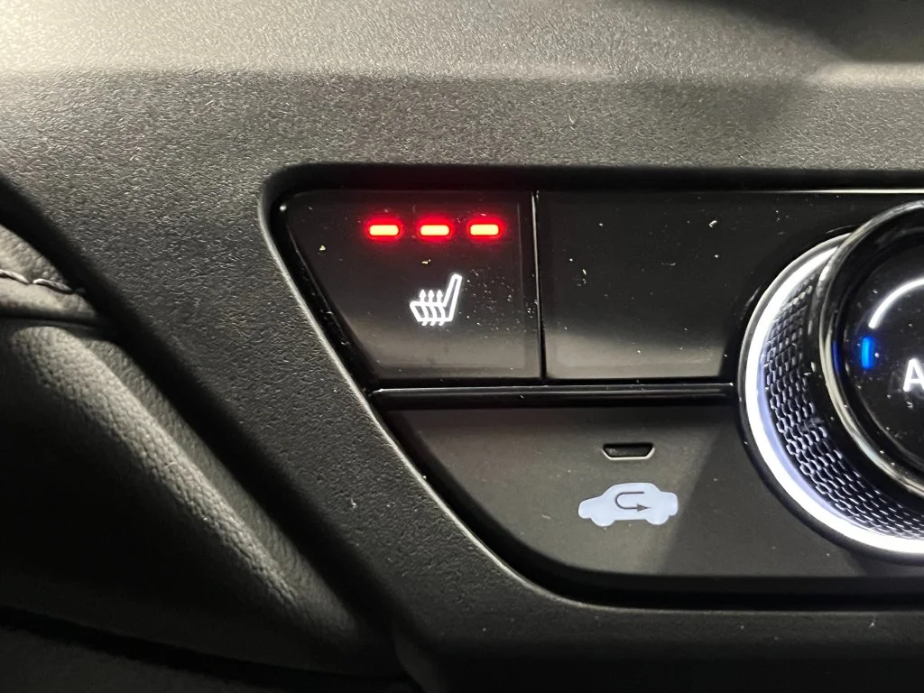 Used 2025  Honda SE image 24