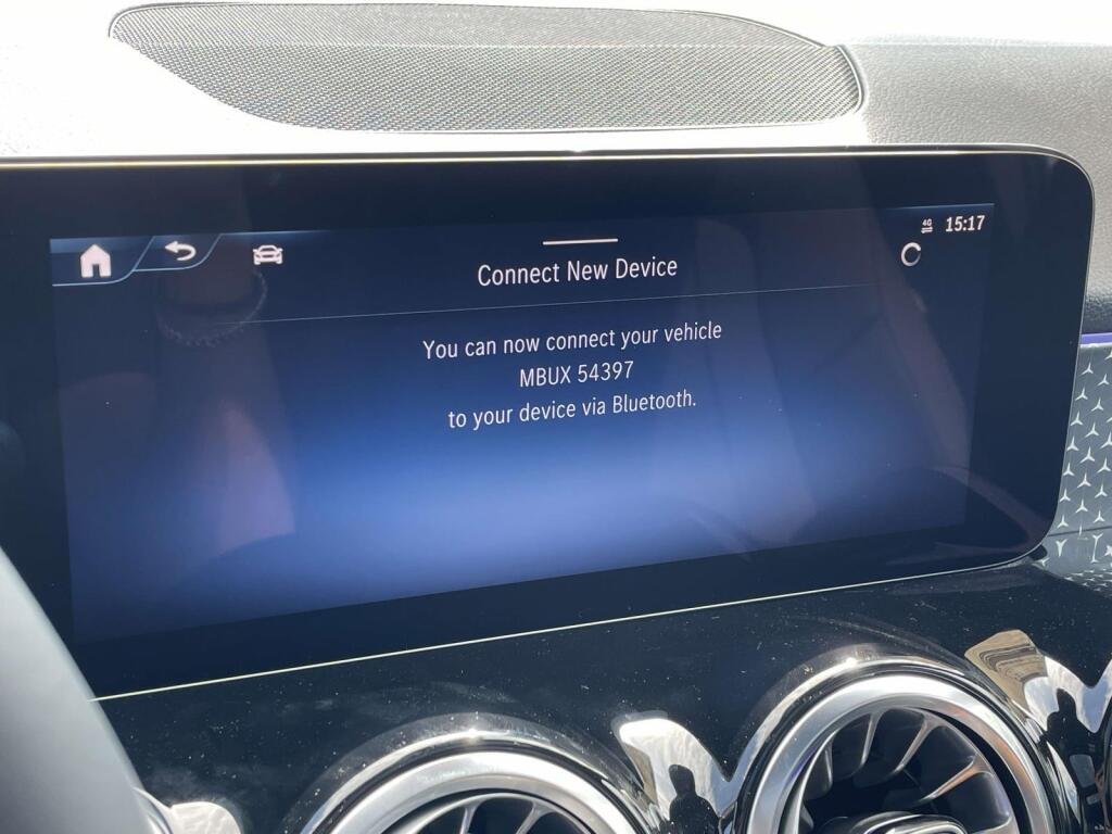 New 2026 Polar White Mercedes-Benz GLB 250 image 23