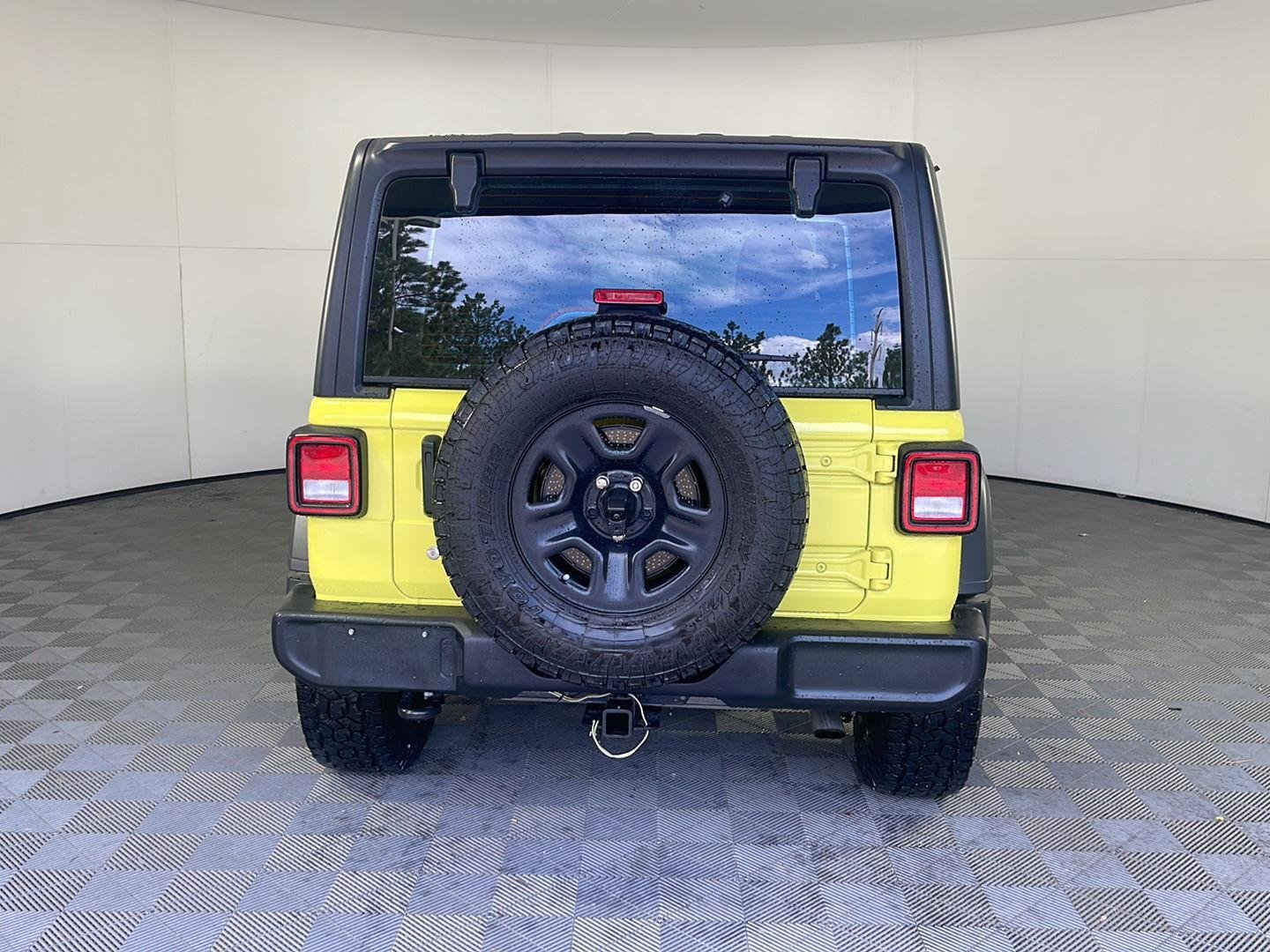Used 2024 High Velocity Clearcoat Jeep Sport image 8