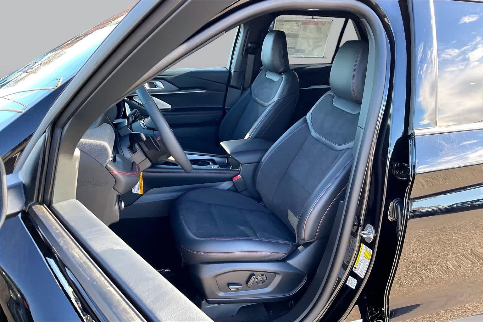 New 2026 Agate Black Metallic Ford ST image 9