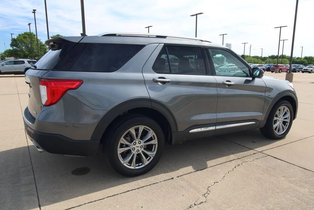 Used 2022 Gray Ford Limited image 5
