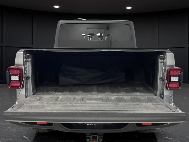 Used 2021 Billet Silver Metallic Clearcoat Jeep Rubicon image 26
