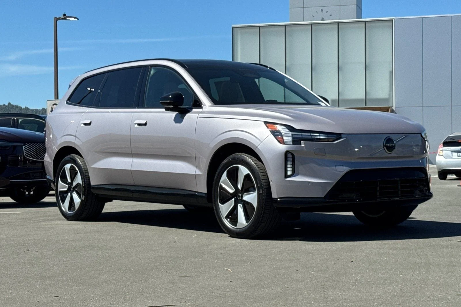 Used 2026 Aurora Silver Volvo Single Motor Plus 7-Seater image 9