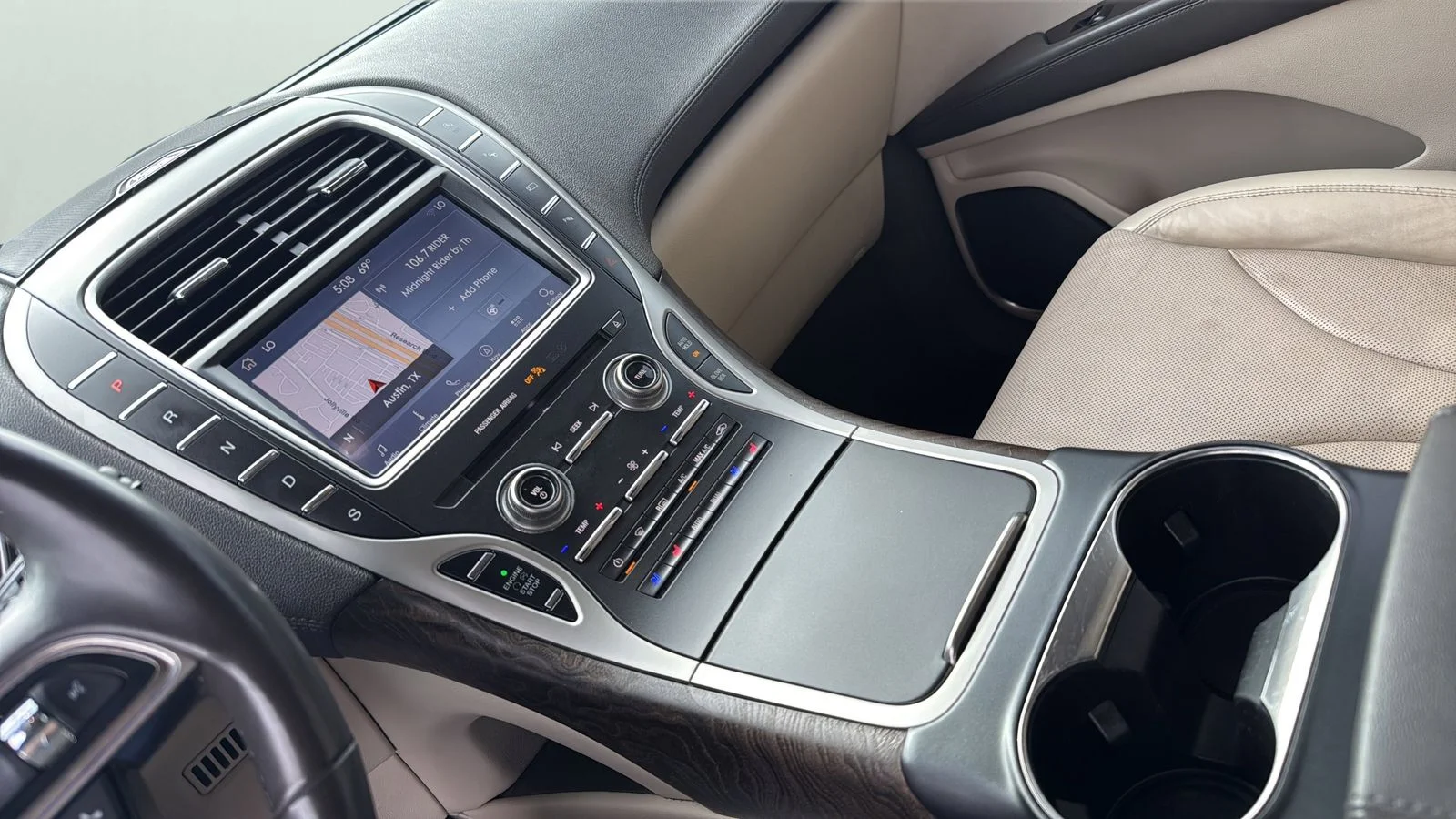 Used 2019 Red Lincoln Reserve image 20