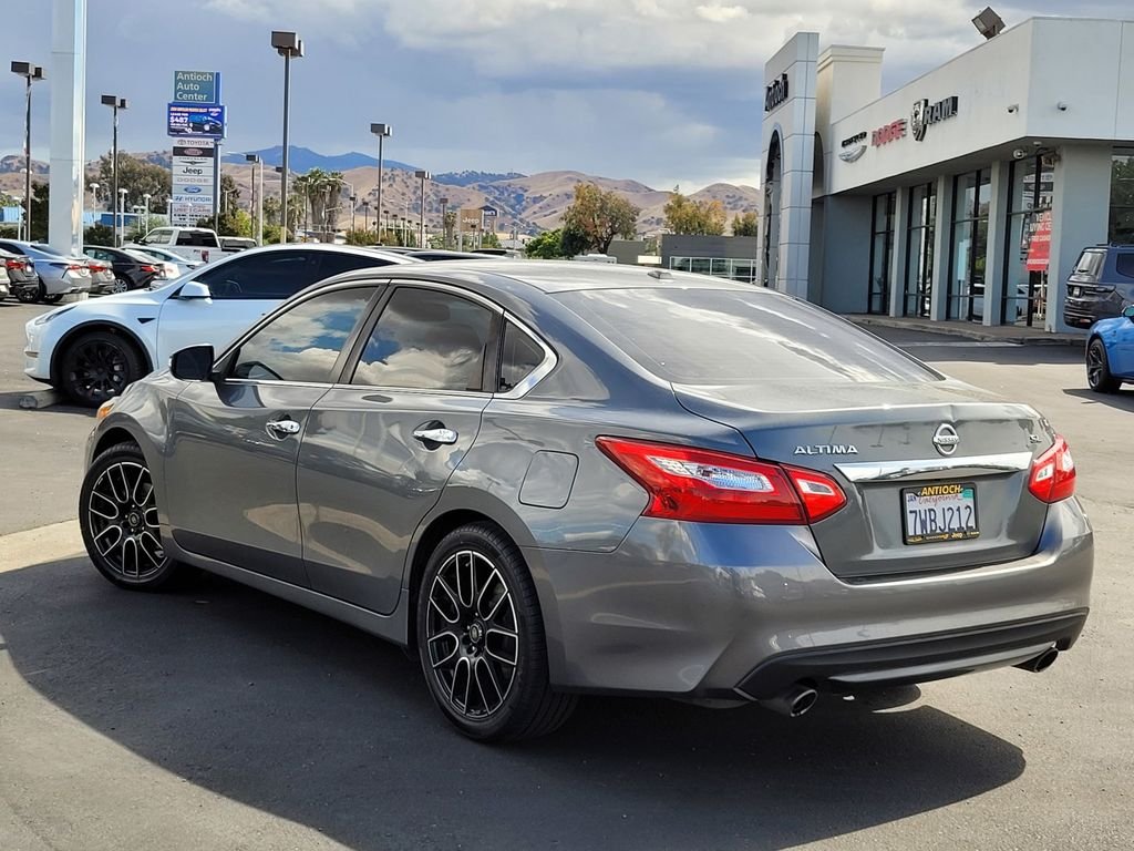 Used 2017 Gray Nissan 2.5 SL image 6