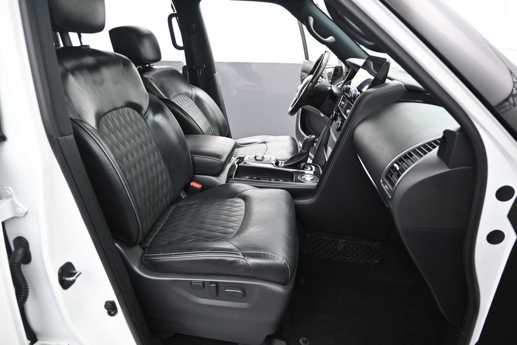 Used 2023 White INFINITI Sensory image 30