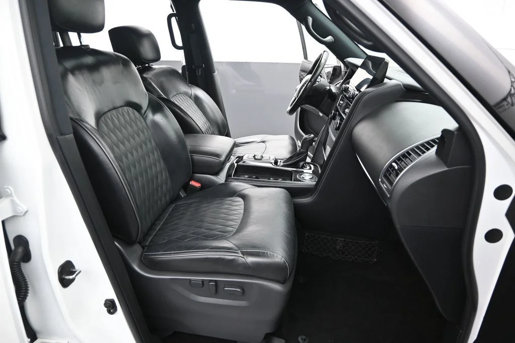 Used 2023 White INFINITI Sensory image 30