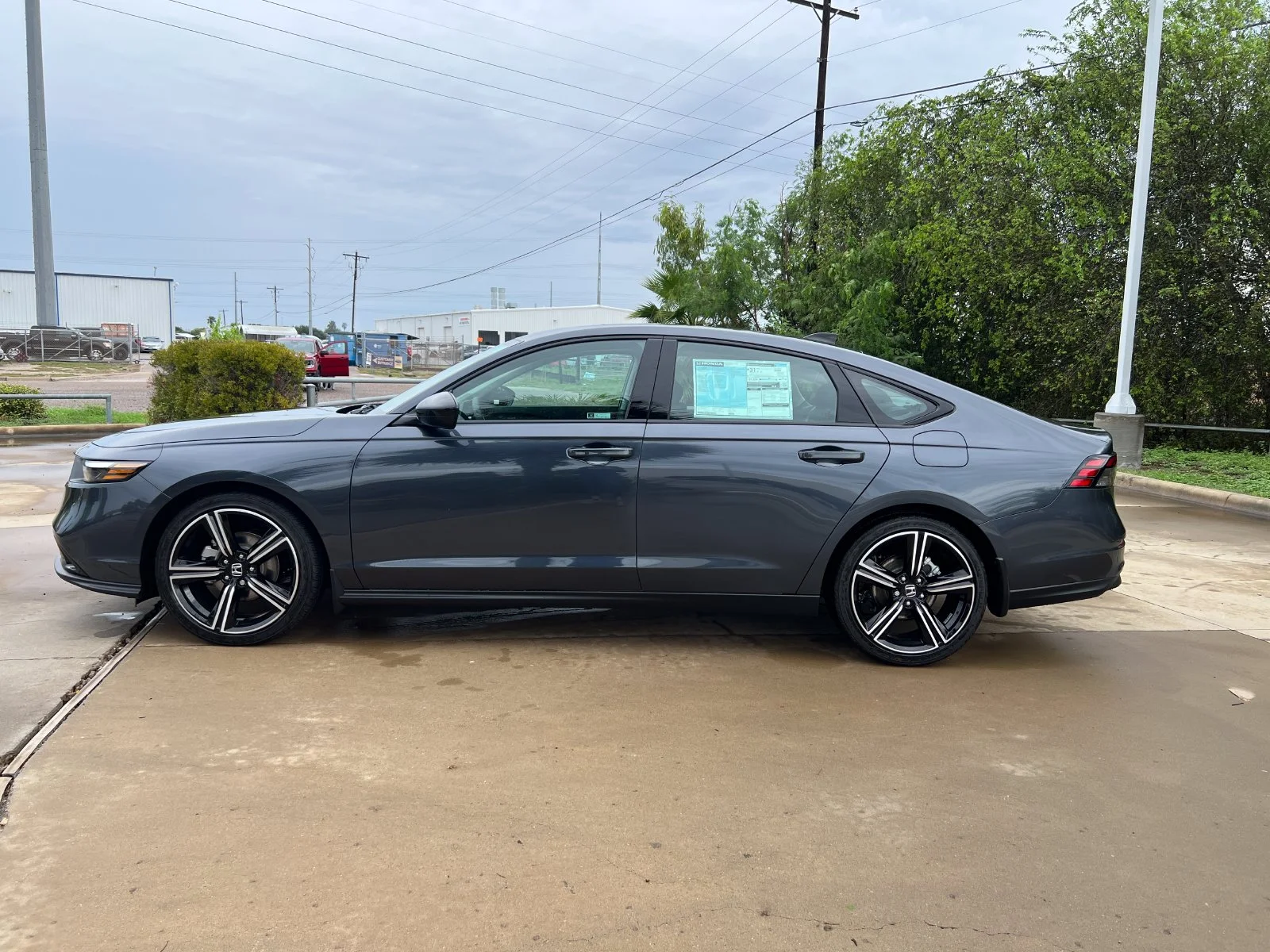 New 2026 Meteorite Gray Metallic Honda SE image 2