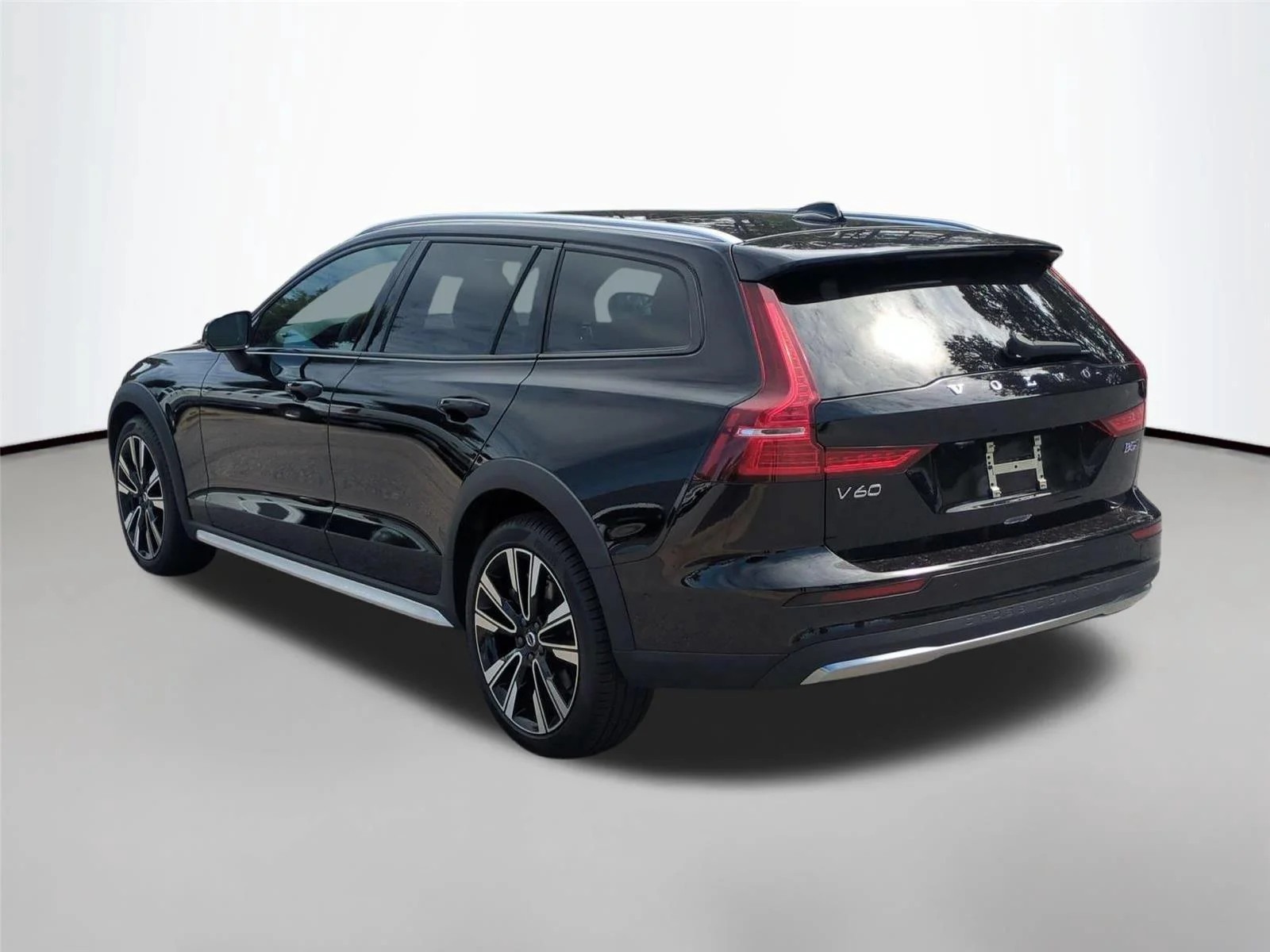 Used 2026 Onyx Black Metallic Volvo Ultra image 3