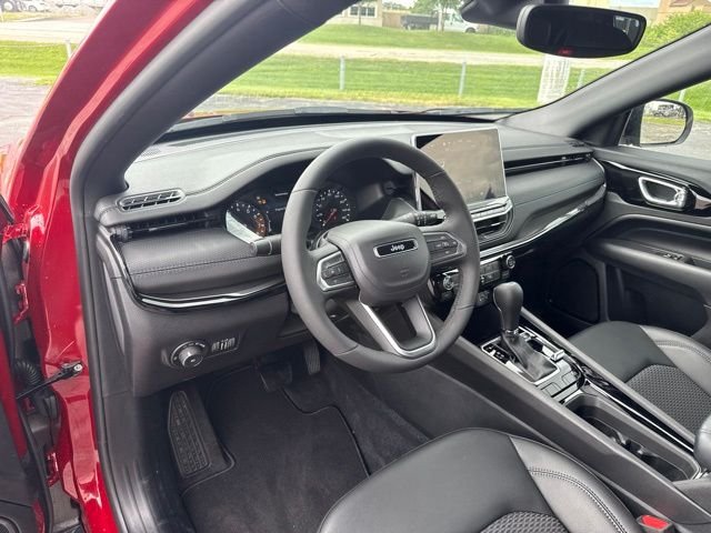 New 2026 Red Hot Pearlcoat Jeep Latitude image 11