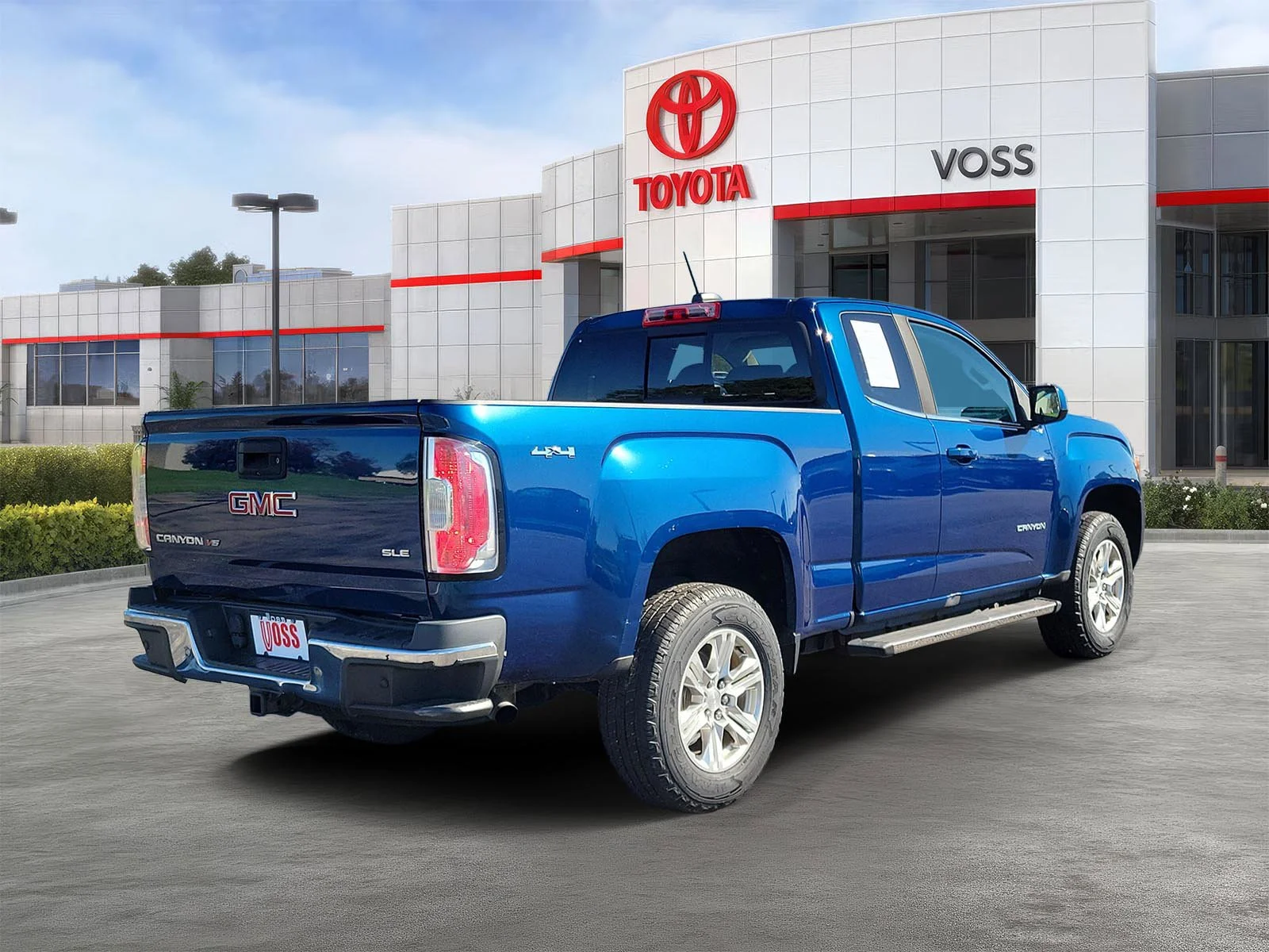 Used 2019 Blue Emerald Metallic GMC SLE image 4