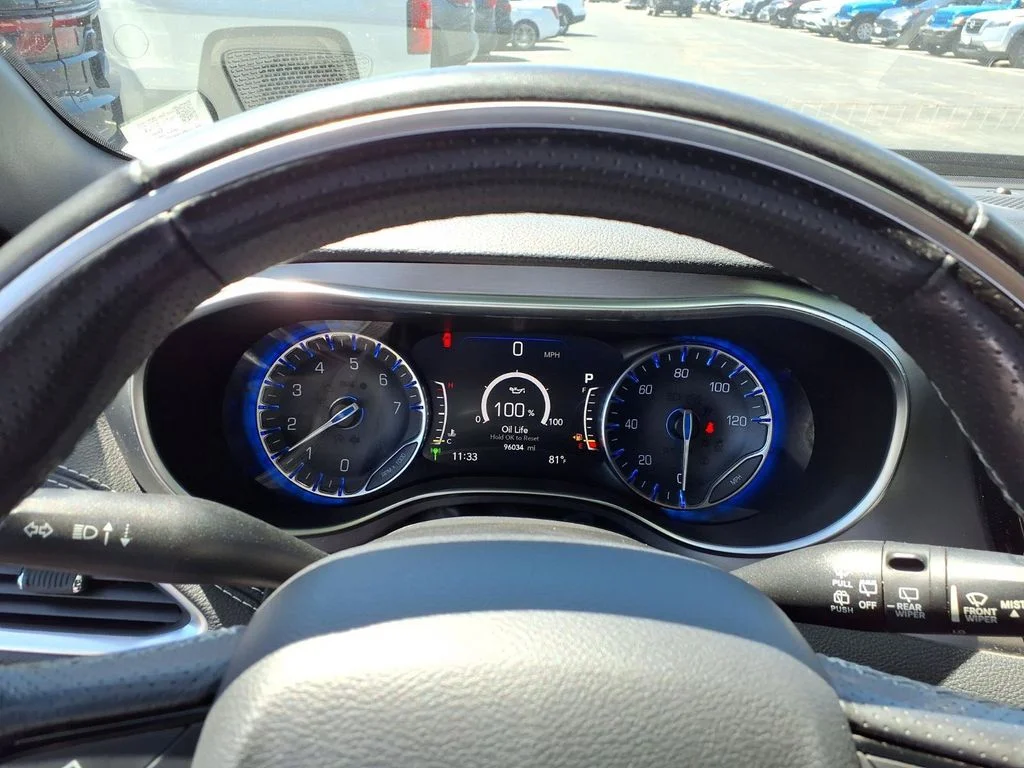 Used 2021 Fathom Blue Pearlcoat Chrysler Limited image 13