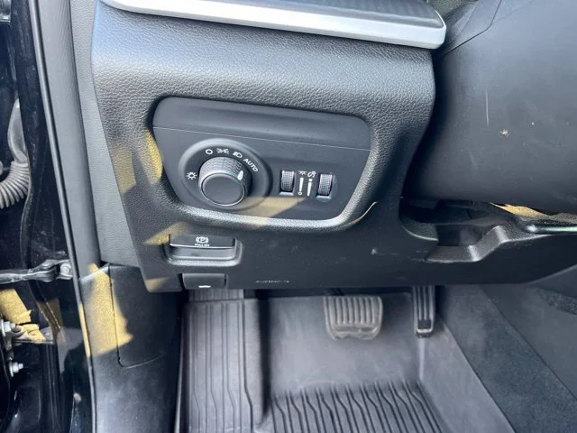 Used 2025 Black Jeep Altitude image 27
