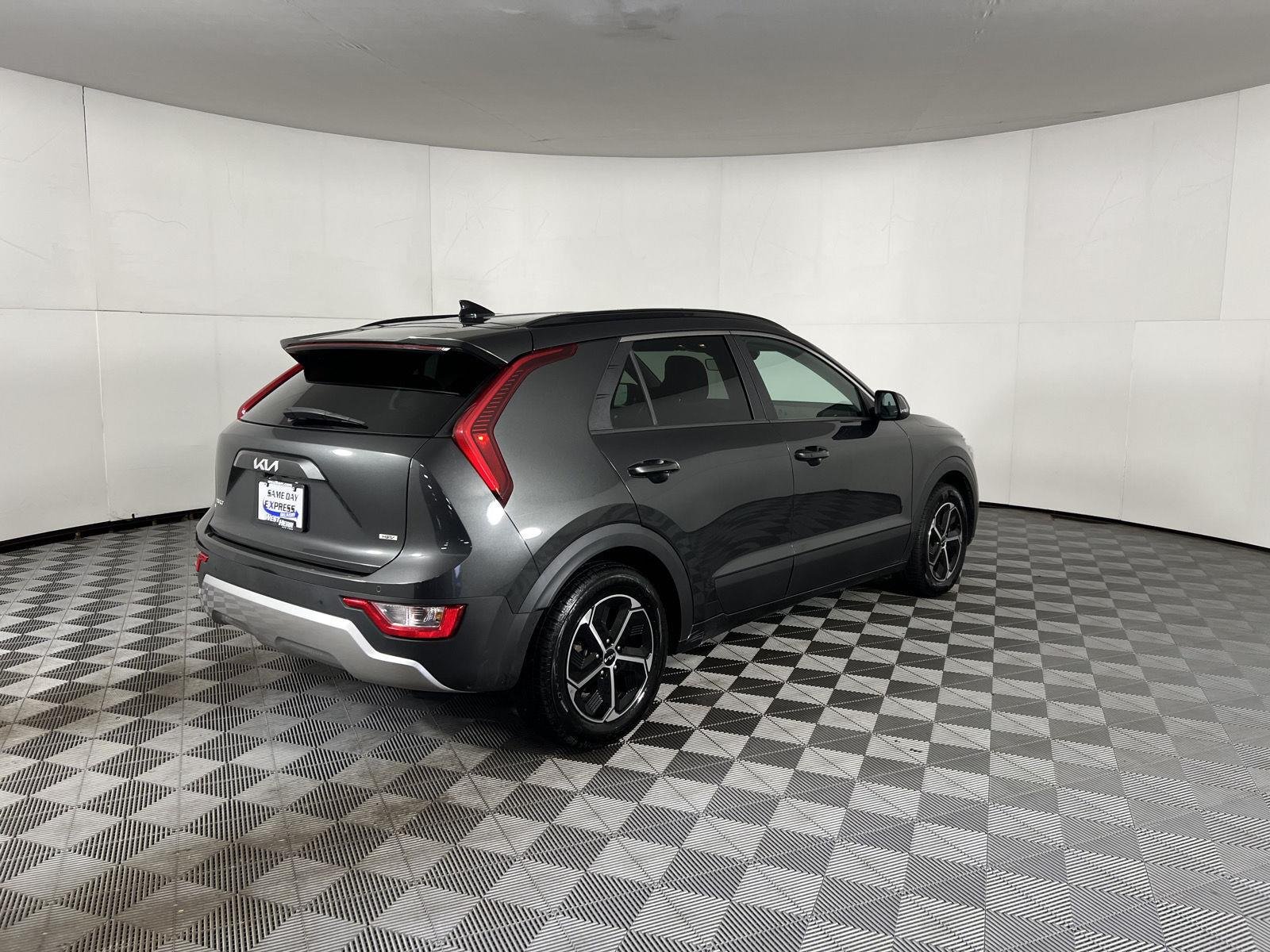 Used 2024 Graphite Gray Kia EX image 9