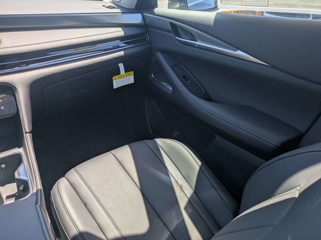 New 2027 MINERAL BLACK INFINITI Luxe FWD image 17