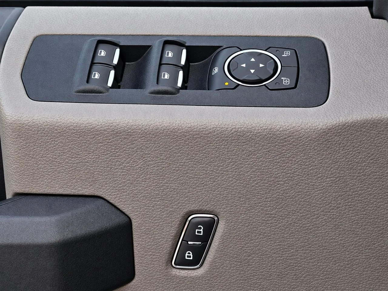 Used 2019  Ford  image 25