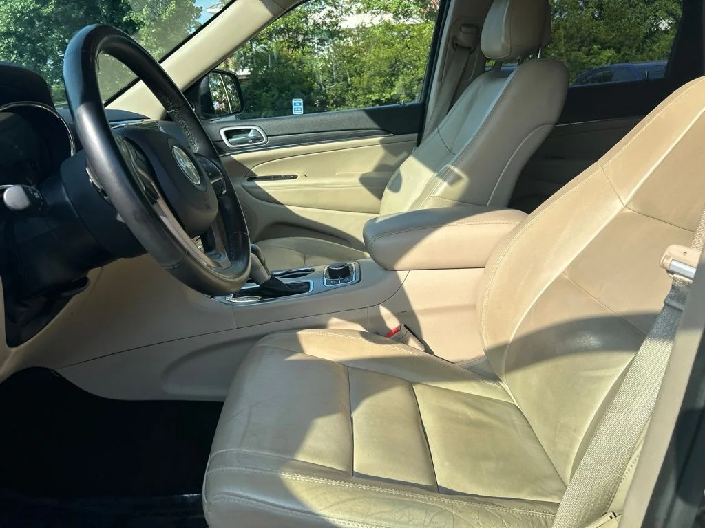 Used 2019 Red Jeep Limited image 19