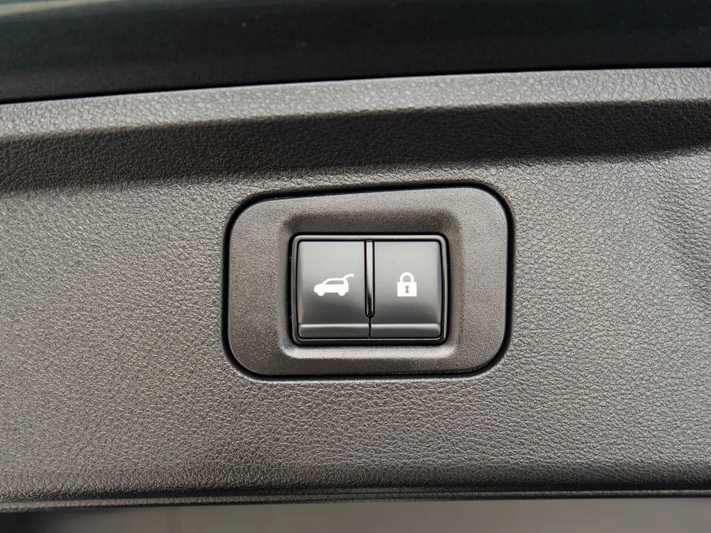 Used 2026 White Nissan SL image 36