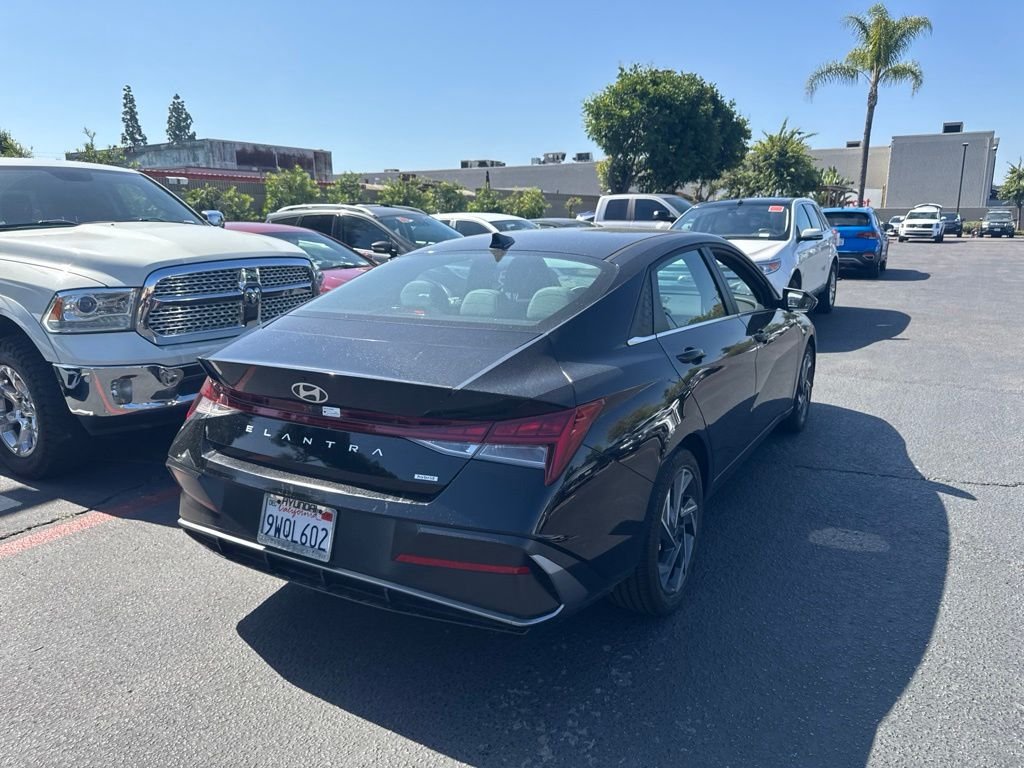 Certified Used 2025 Black Hyundai Limited image 3