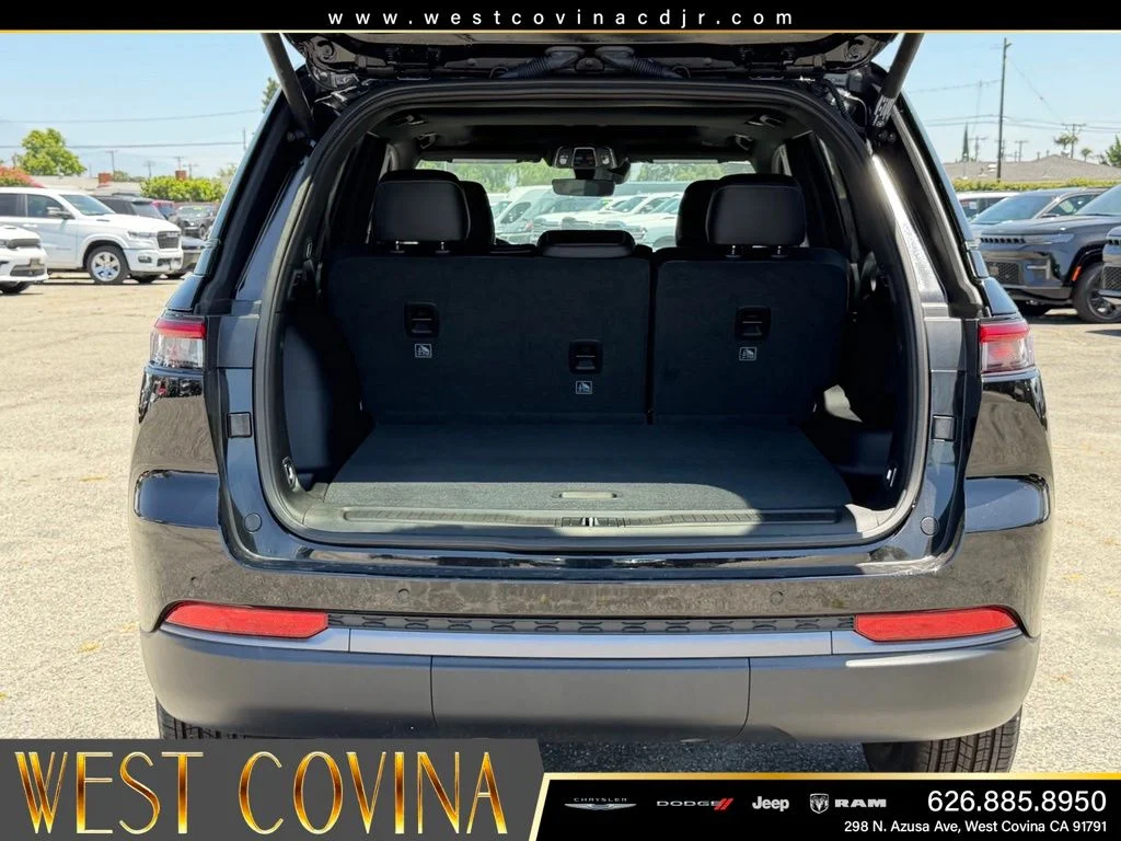 New 2026 Diamond Black Crystal Pearl-Coat Exterior Paint Jeep Altitude image 14