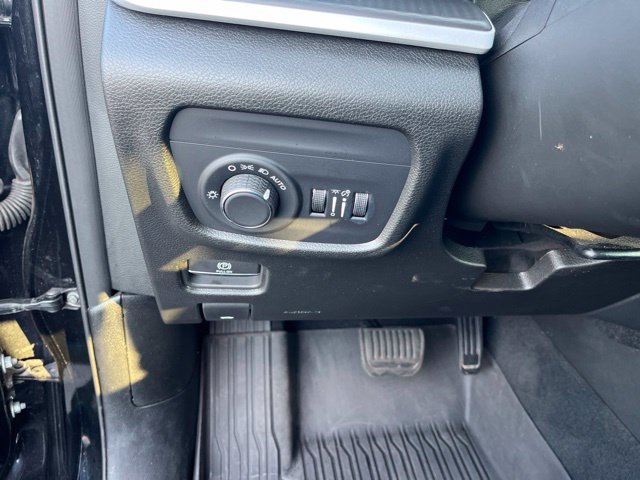 Used 2025 Black Jeep Altitude image 28