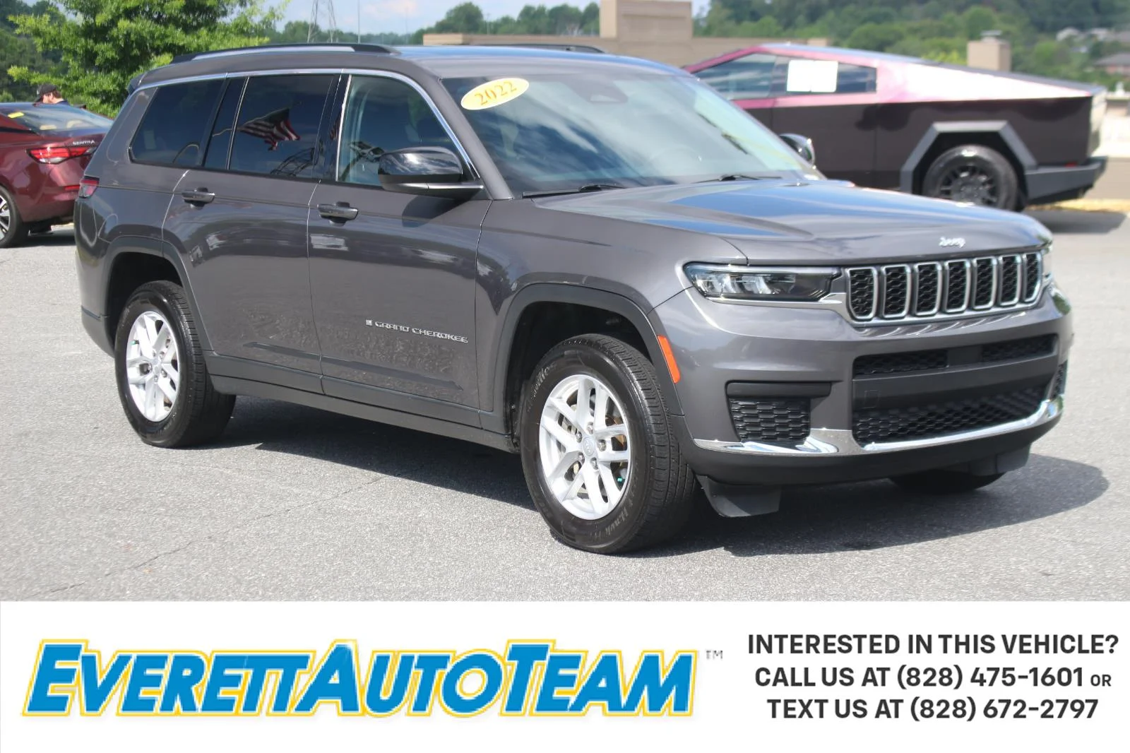Used 2022 Gray Jeep Laredo image 1
