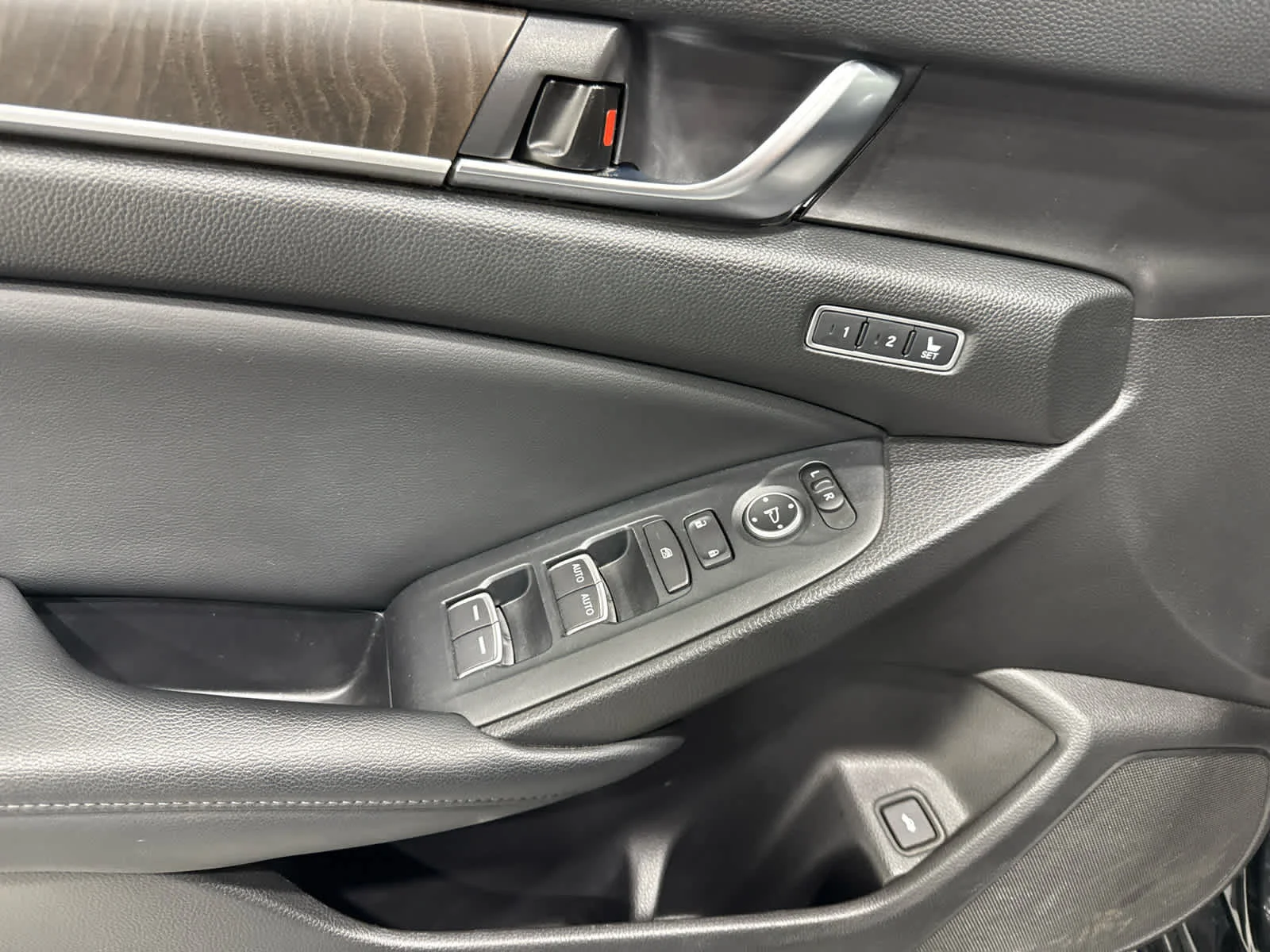 Used 2018 Black Honda EX-L image 16