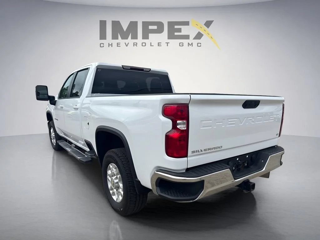 Used 2025 Summit White Chevrolet LT image 2
