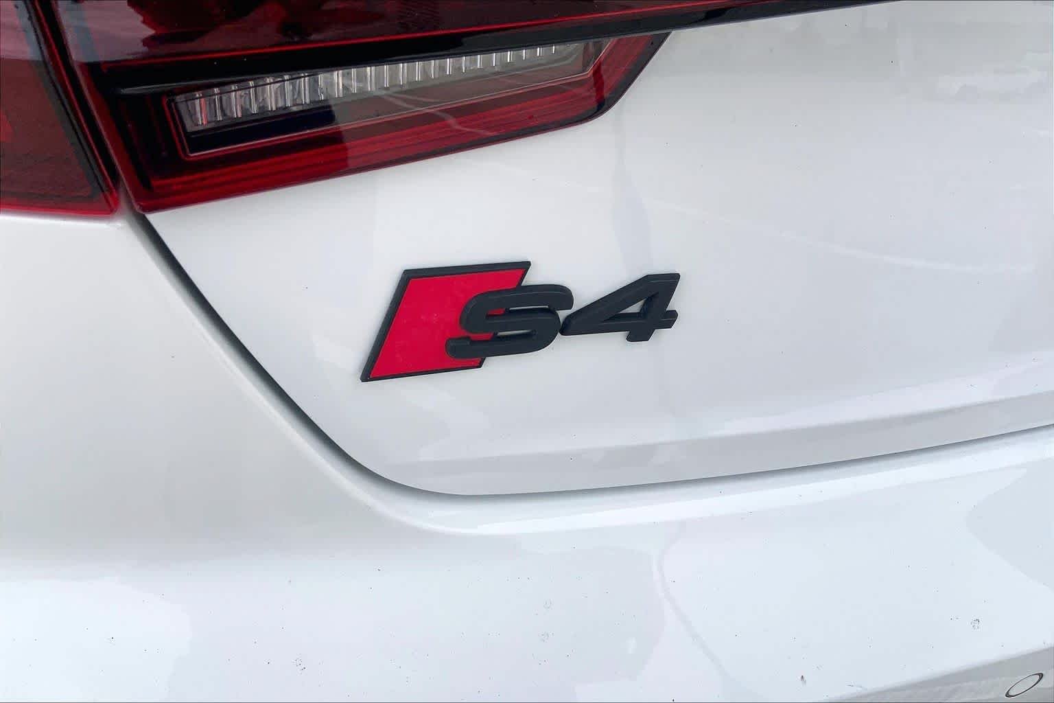 Used 2018 Ibis White Audi Prestige image 30