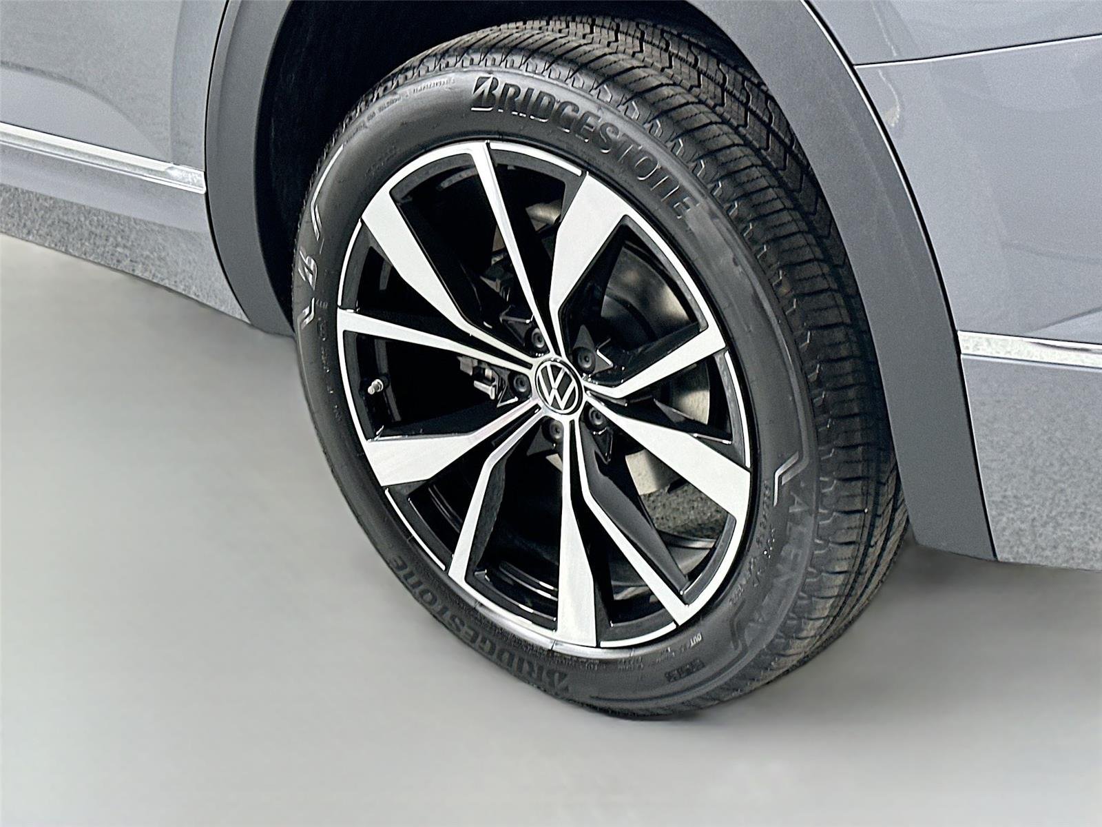 New 2026 Pure Gray Volkswagen 2.0T SEL Premium R-Line image 8