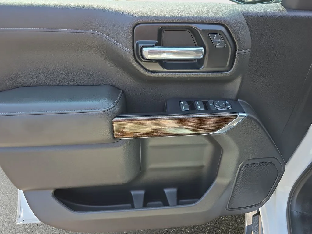 Used 2020 White GMC Elevation image 27