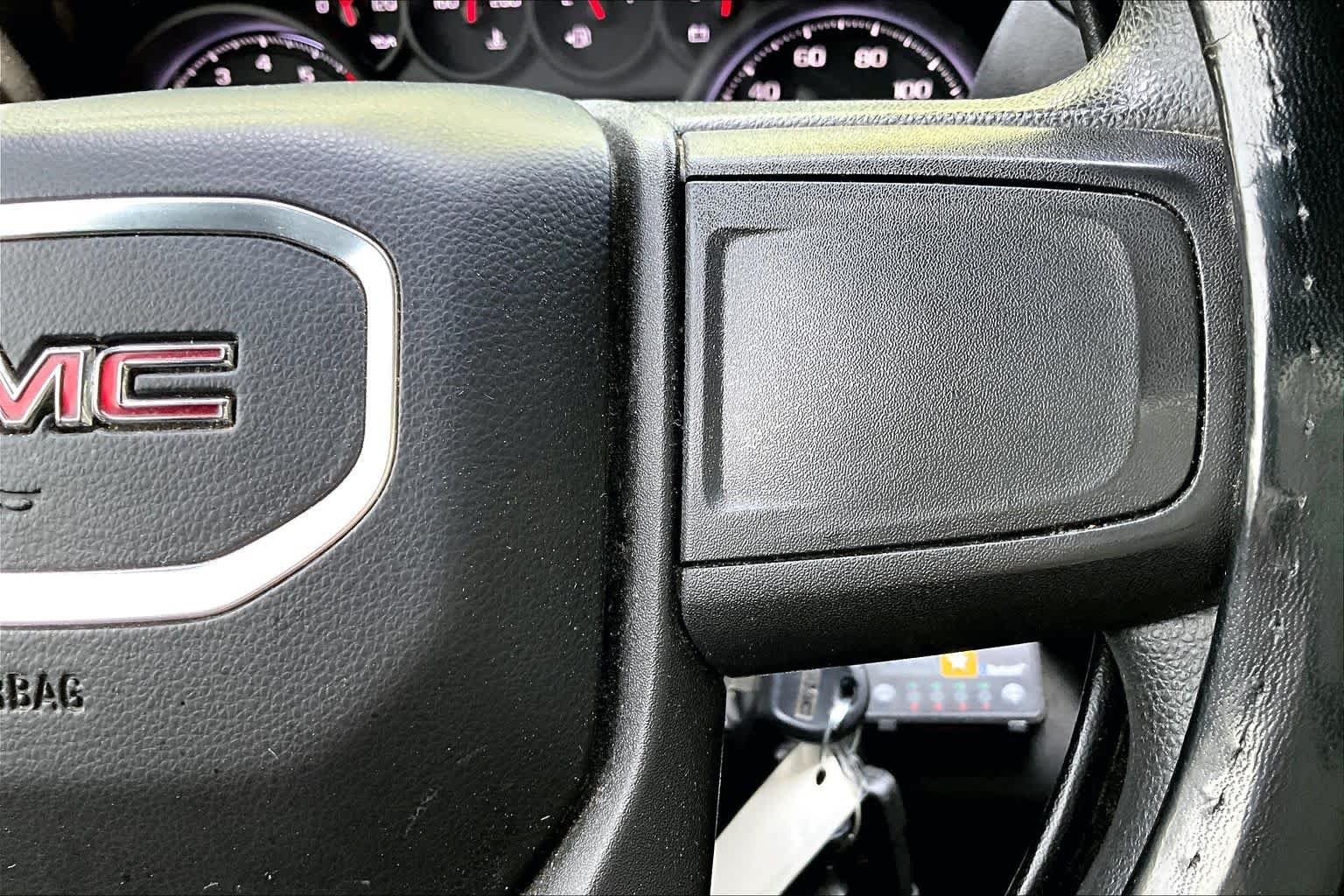 Used 2021 Summit White GMC  image 23