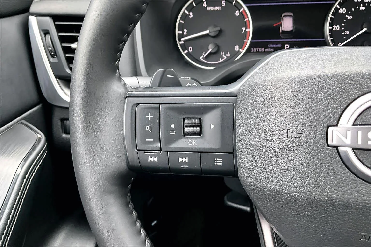 Used 2025 Super Black Nissan SV image 22