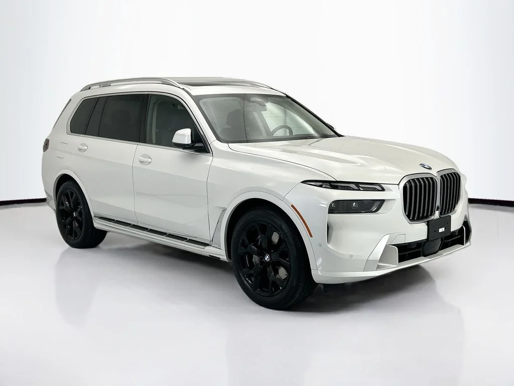 Used 2026 White BMW xDrive40i image 3
