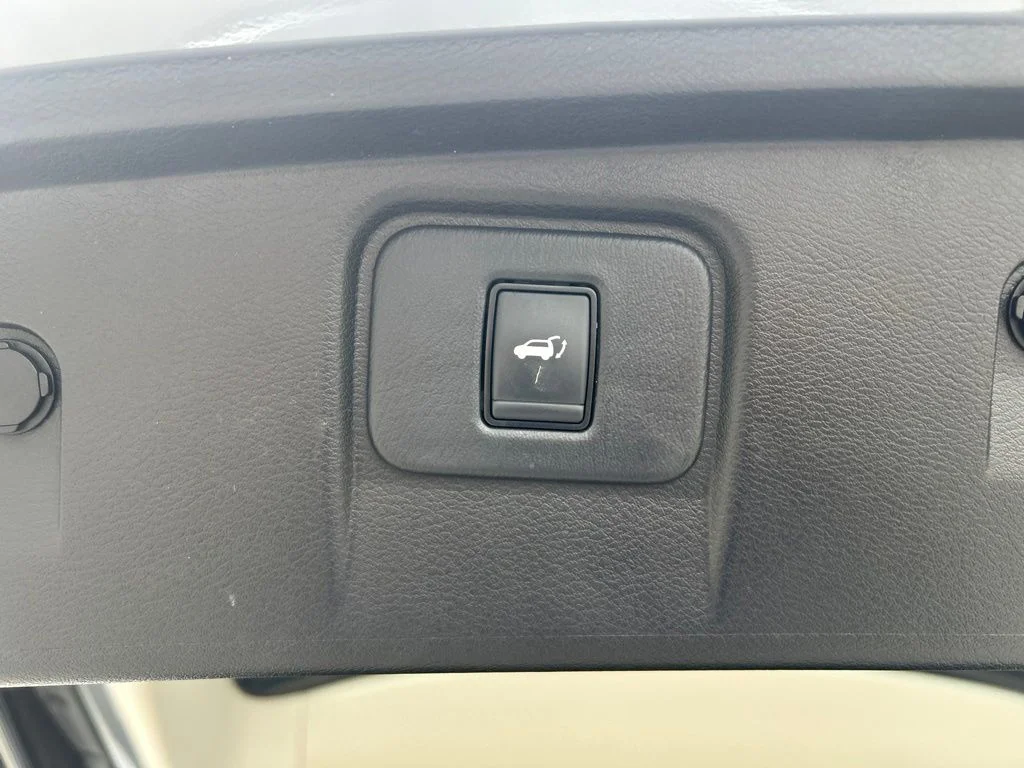 Used 2021 Gray Nissan Platinum image 33