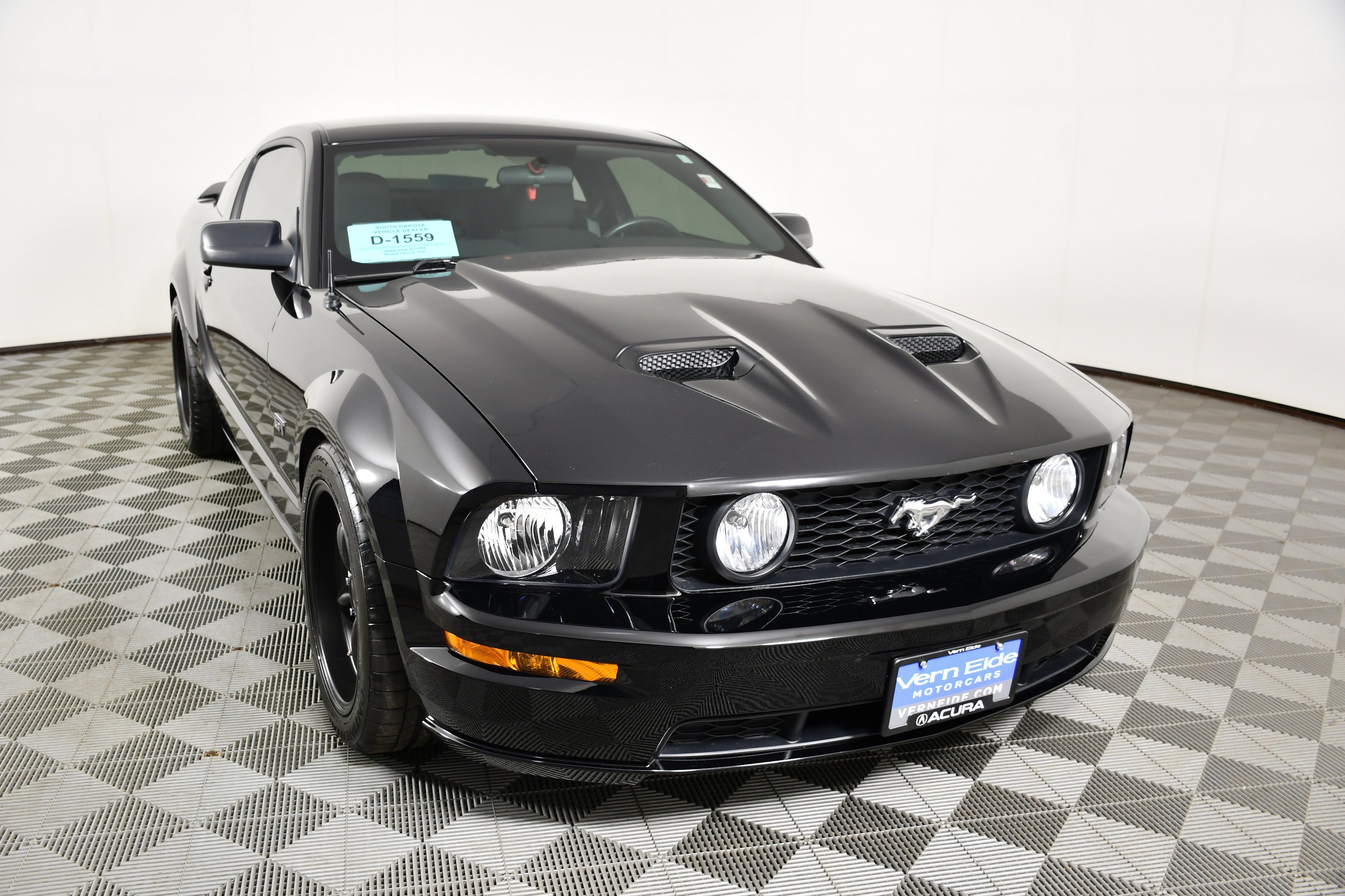 Used 2008 Black Ford GT Deluxe image 3