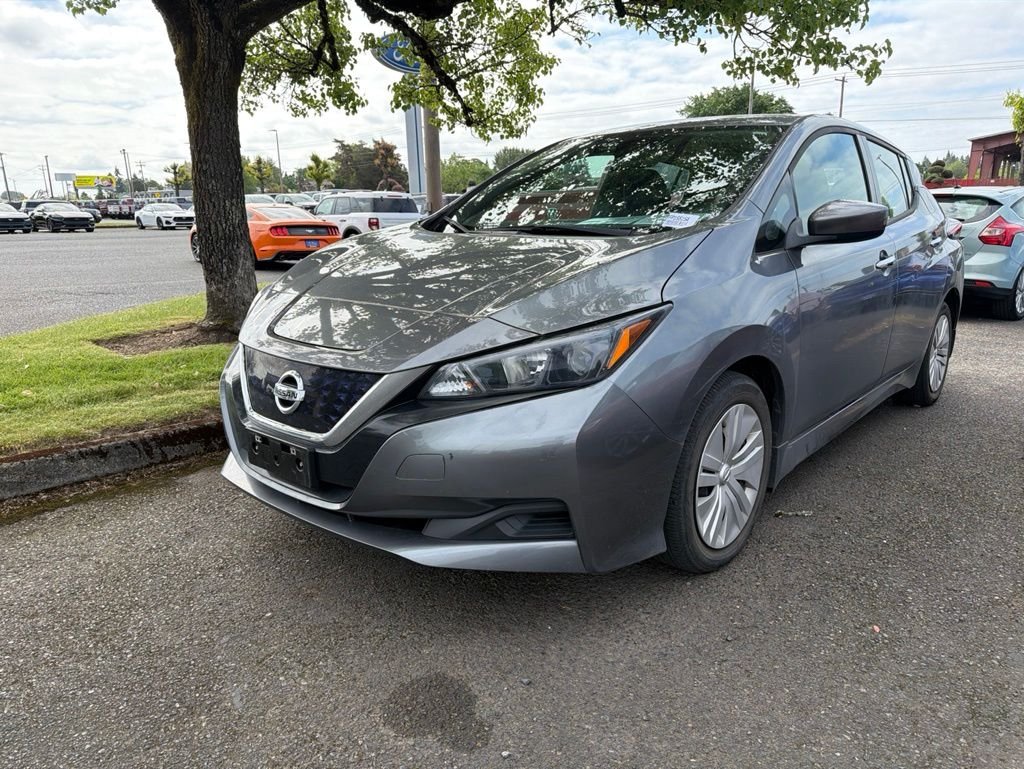 2022 Nissan Leaf S's photo