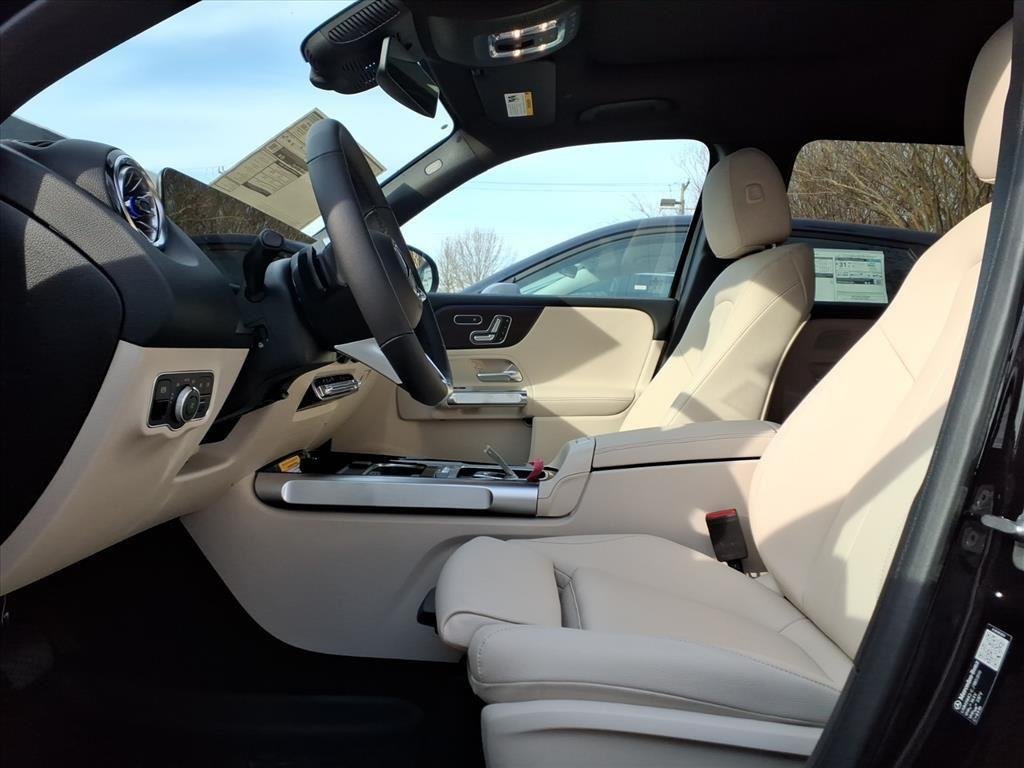 New 2026 BLACK Mercedes-Benz GLB 250 image 21