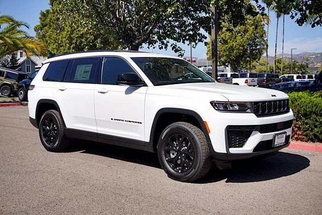 New 2026 Bright White Clearcoat Jeep Altitude image 6