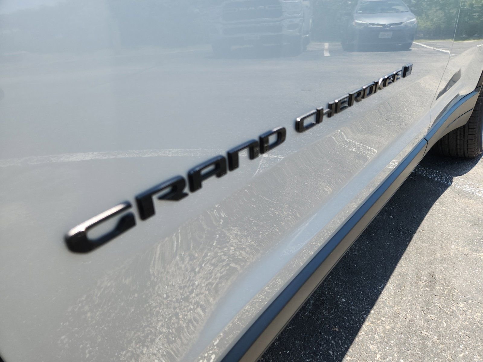 New 2026 Silver Zynith Exterior Paint Jeep Laredo image 11