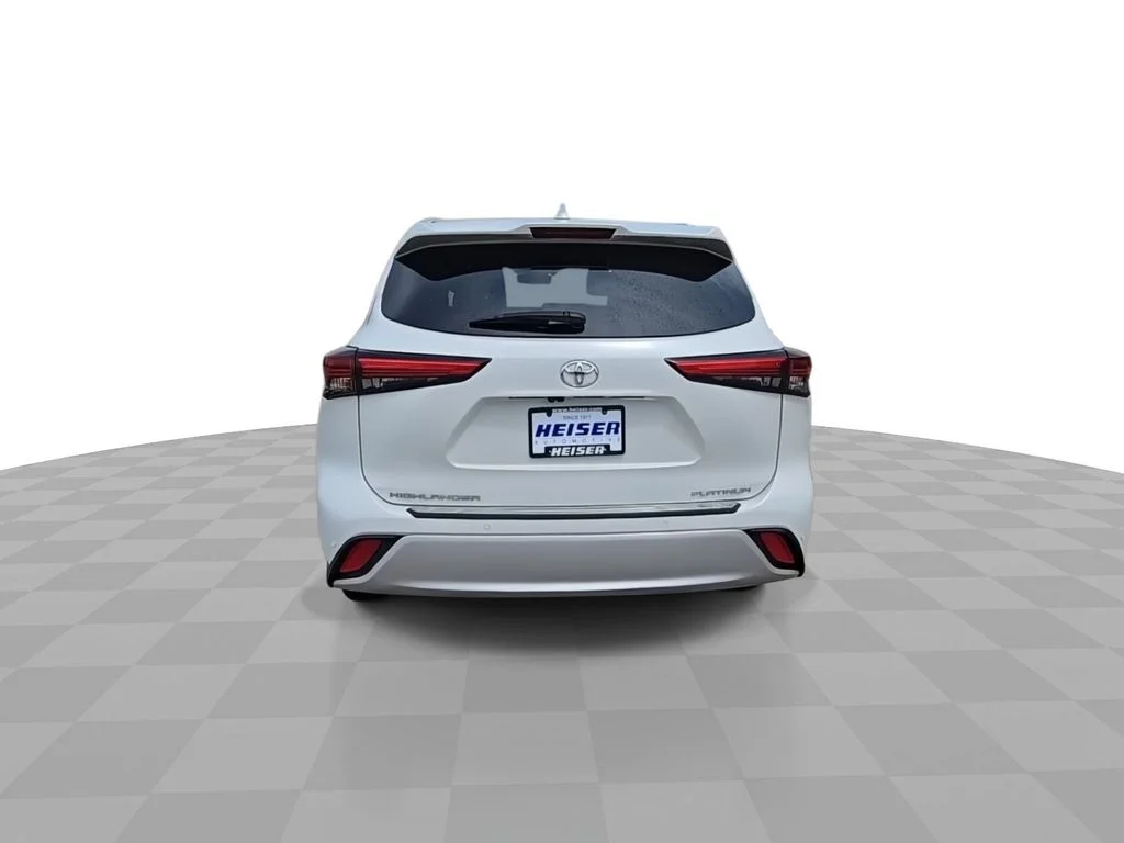 Used 2025  Toyota Platinum image 7