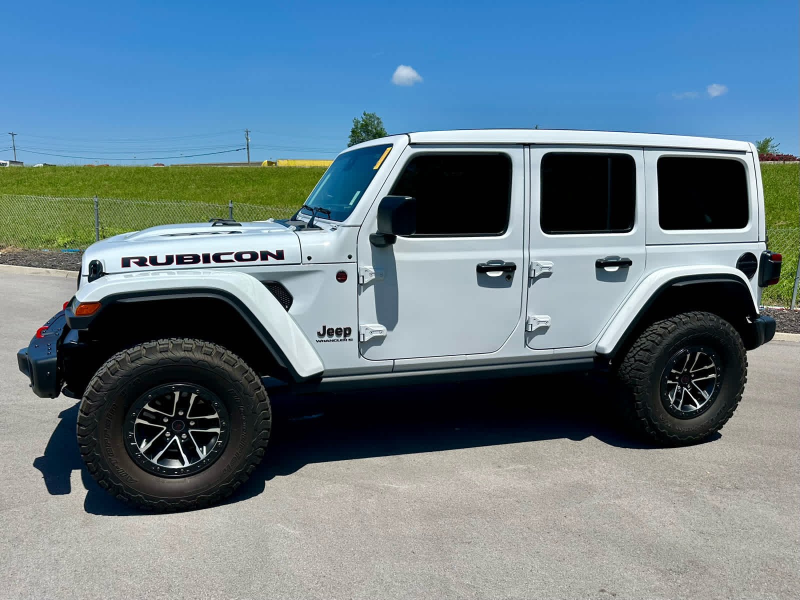 2024 Jeep Wrangler Rubicon X's photo