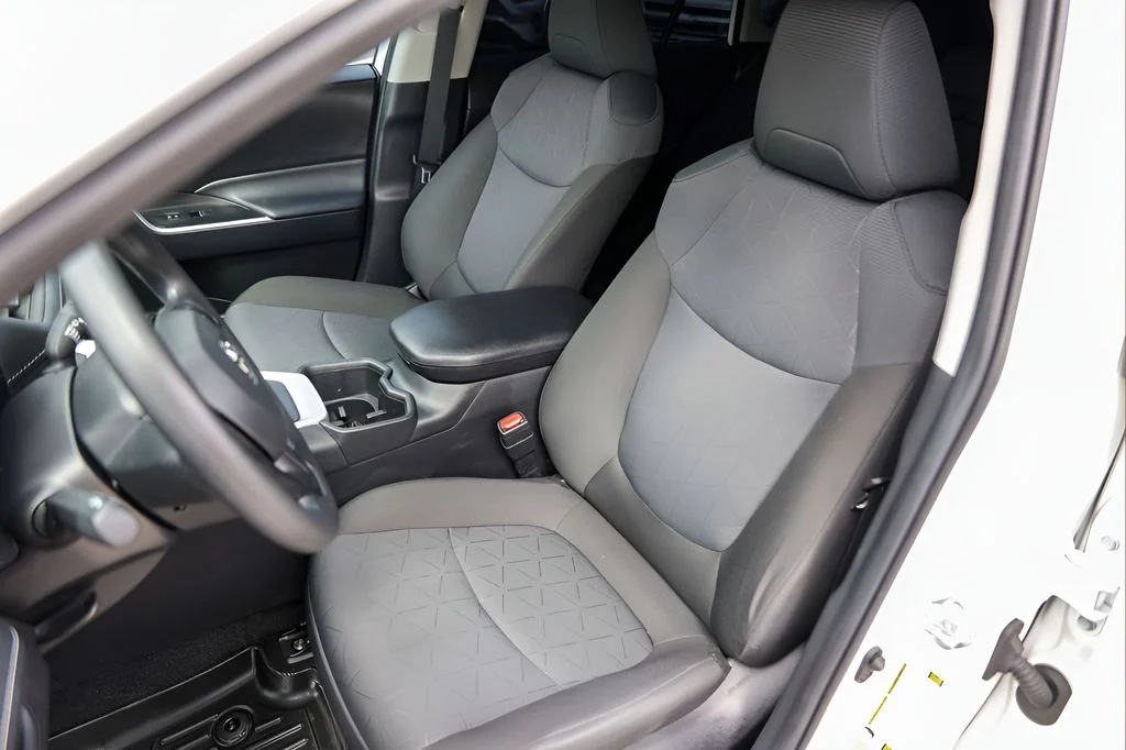 Used 2025 White Toyota XLE image 7