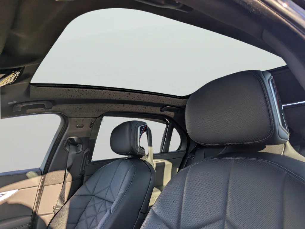 Used 2023 Black BMW 740i image 18