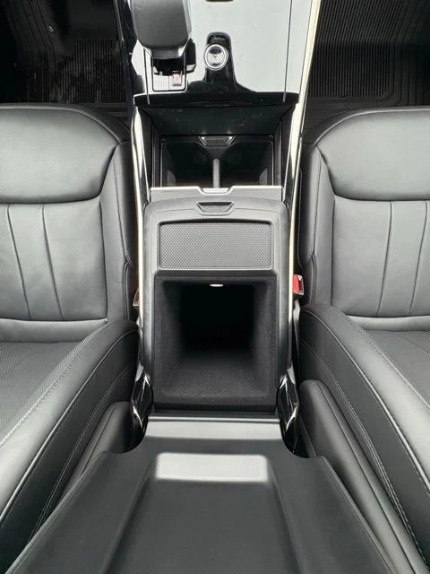 Certified Used 2025 White Land Rover Dynamic SE image 32