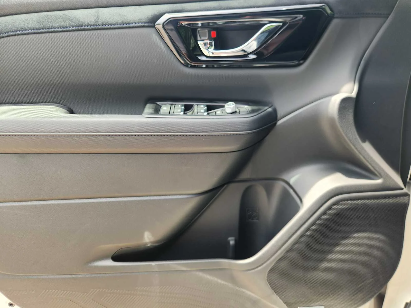 New 2026 CRYSTAL WHITE PEARL Subaru Limited Hybrid image 16