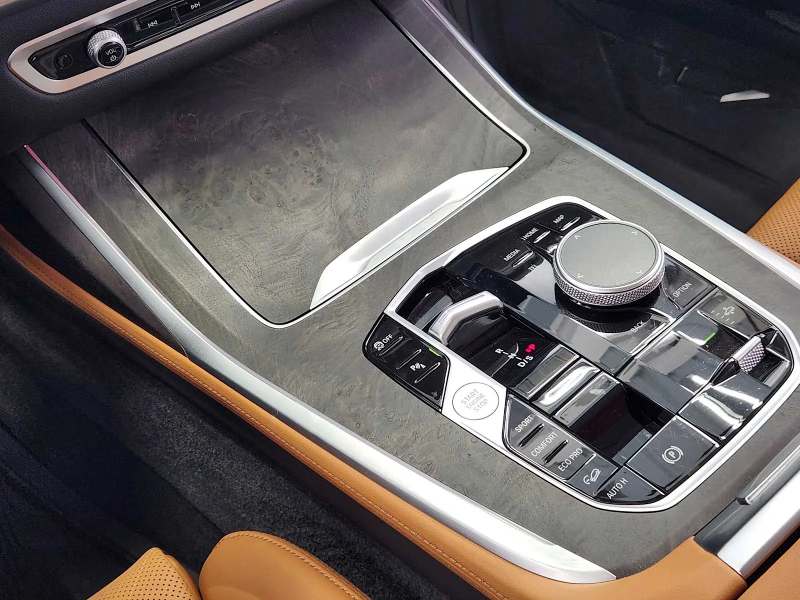 Used 2024 Skyscraper Grey Metallic BMW xDrive40i image 19